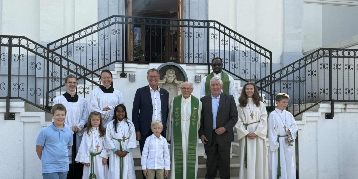 Segnung des neu gestalteten Kirchenvorplatzes in der Töllergasse