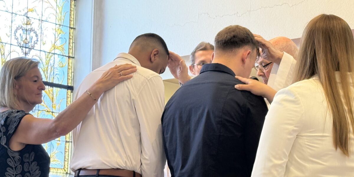 Beeindruckende Jugendmesse in Herz Jesu: „Update verfügbar: Verbindung wird hergestellt“